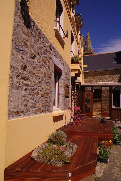 Les Petits Gallais Bed and Breakfast Saint-Carreuc Esterno foto