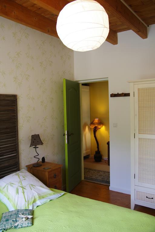 Les Petits Gallais Bed and Breakfast Saint-Carreuc Esterno foto